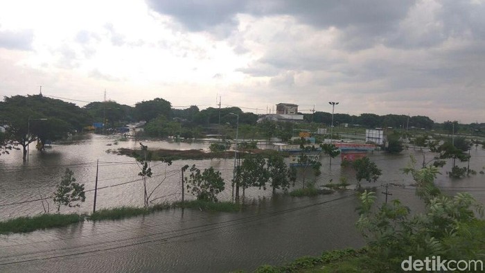 Jalan Raya Porong Masih Tenggelam
