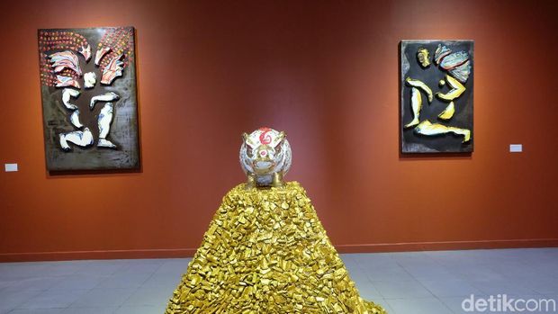Butet Kartaredjasa Gelar Pameran Tunggal Perdana 'Goro-goro Bhinneka Keramik'