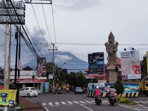 Foto: Aktivitas Gunung Agung dan Warga Bali Pagi Ini