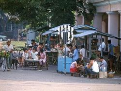 Mengejutkan! Foto Warna Singapura Kala Masih Negara Miskin