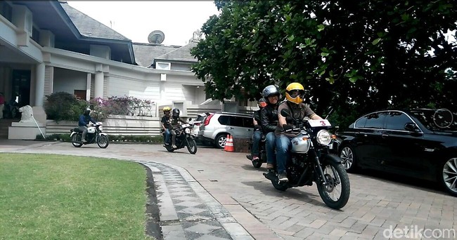 Menjajal Motor Sport Retro Kawasaki W175 Pertama Kali di Dunia Menjajal Motor Sport Retro Kawasaki W175 Pertama Kali di Dunia