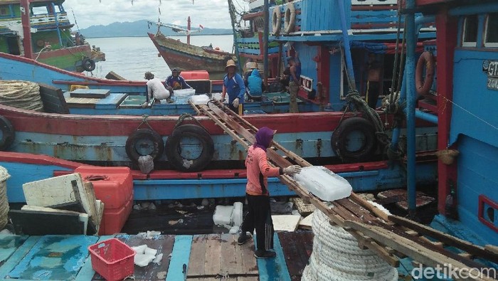 Cuaca Ekstrem, Nelayan Rembang Tetap Melaut