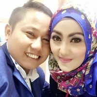 Narji dikenal sebagai seorang artis dan juga pelawak yang sukses di dunia hiburan. Narji bertemu pertama kali dengan istrinya Widiyanti saat dalam perjalanan Jakarta-Surabaya pada 2005. Ia berhasil menikahi pramugari dan di karuniai dua anak. Foto: Istimewa
