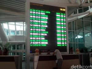 Gunung Agung Erupsi, Bandara Ngurah Rai Beroperasi Normal