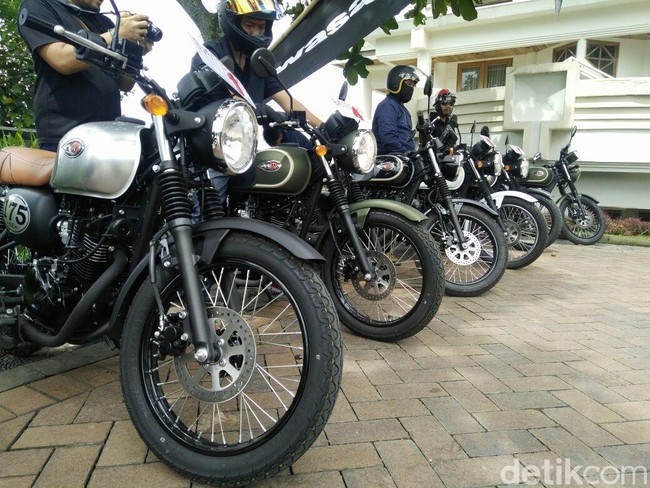 Menjajal Motor Sport Retro Kawasaki W175 Pertama Kali di Dunia Menjajal Motor Sport Retro Kawasaki W175 Pertama Kali di Dunia