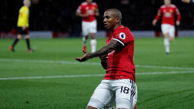 Ashley Young sering mendapat kepercayaan tampil sebagai bek kiri di Manchester United.