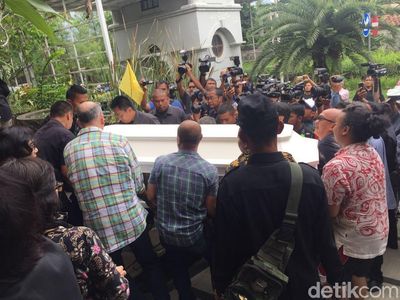 Sambut Jenazah Bondan Winarno, Begini Suasana di Rumah Duka