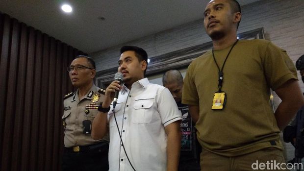 Kasubdit II Dit Narkoba AKBP Doni Alexander saat memberi keterangan pers