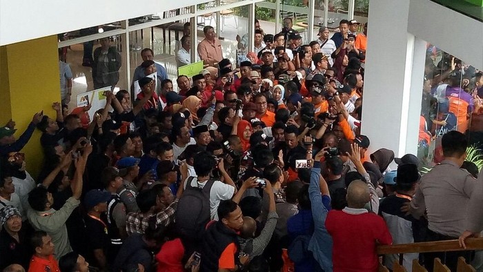 Bawa 22 Truk KTP, Danny Daftar Calon Independen Pilwalkot Makassar