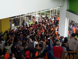 Bawa 22 Truk KTP, Danny Daftar Calon Independen Pilwalkot Makassar