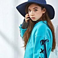 Gadis kecil kelahiran 2008, Lauren Lunde Hanna ini juga memiliki kecantikan yang menawan. Model blasteran Korea-Kanada ini mulai dikenal luas di kalangan K-Pop saat ia tampil sebagai salah satu anak yang diasuh grup boyband MBLAQ, dalam HELLO BABY. Foto: Facebook