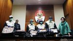 Foto: KPK Tunjukkan Duit Cash Rp 4,7 M dari OTT di Jambi