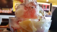 s bercita rasa manis juga jadi favoritnya, seperti es tebak dari Restoran Ganti Nan Lamo. Es campur manis ini dicicip pada 11 September 2016. Foto: Instagram/maknyusbw