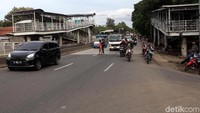JPO ini terputus akibat ditabrak oleh truk kontener beberapa bulan lalu.