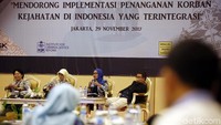 Dalam UU Perlindungan Saksi dan Korban itu secara khusus disebutkan bahwa korban tindak pidana terorisme berhak mendapatkan kompensasi dari negara. Kompensasi kepada korban kejahatan terorisme baru pertama kali diberikan di Indonesia melalui putusan pengadilan, yakni dibawah pemerintahan Joko Widodo-Jusuf Kalla.