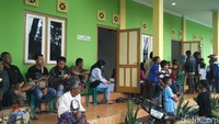 Ratusan orang berada di pengungsian ini (Foto: Usman Hadi/detikcom)