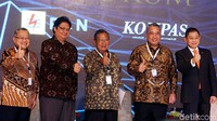 Acara ini juga dihadiri oleh sejumlah Menteri Kabinet Kerja, antara lain Menko Perekonomian Darmin Nasution, Menteri Desa Pembangunan Daerah Tertinggal dan Transmigrasi Eko Putro Sandjojo.