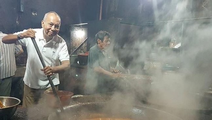 Mendiang Bondan Winarno Maknyus di Mata Traveler