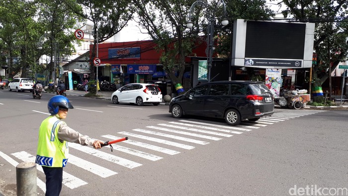Kisah Abah, Si Kuncen Simpang Purnawarman Bandung