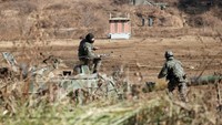Latihan militer digelar di dekat kawasan demiliterisasi di Paju, Korsel (Foto: Dok. REUTERS/Kim Hong-Ji)