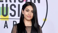 Berbagai piala sudah diraih Alessia Cara sejak debutnya di tahun 2015. Suara gadis berusia 21 tahun itu berhasil meraih hati para penikmat radio dan kini lagunya bersama Khalid berhasil mengantarkannya masuk ke Grammy tahun ini. Neilson Barnard/Getty Images