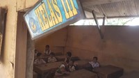 SD ini pindah ke lokasi pemukiman warga Kampung Sadah karena tergusur rencana pembangunan Pusat Pemerintahan Kabupaten Serang pada 2015.