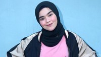 Sivia kini tampil berhijab sejak empat bulan lalu. Pool/Noel/detikFoto.