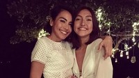 Ia merupakan putri dari pasangan Gwen Winarno dan Alan Llewelyn. (Dok. Instagram/gwenwinarno)