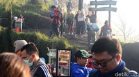 Jarak tempuh Bukit Cinta dan Bukit Penanjakan sekitar 30 menit berjalan kaki.