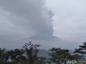 Gunung Agung Erupsi, Ekonomi Bali Terganggu