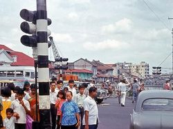 Mengejutkan! Foto Warna Singapura Kala Masih Negara Miskin