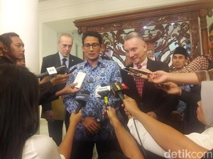 Bertemu Wakil Walkot Liverpool, Sandi Bahas Stadion Internasional