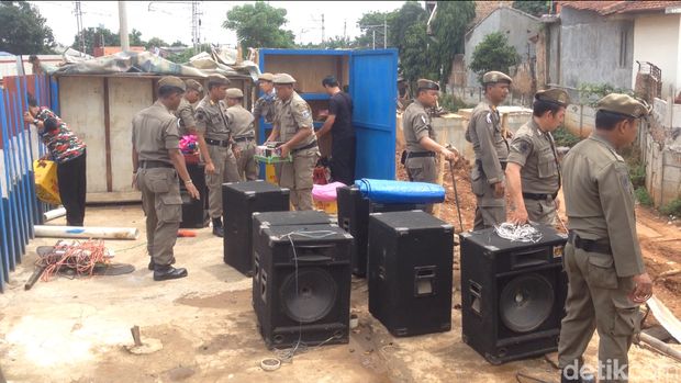 Warga Terganggu, 40 Bangunan Liar di Matraman Dibongkar Satpol PP