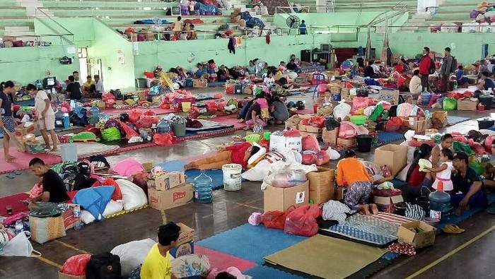 Pengungsi Gunung Agung Padati GOR Swecapura, Ini Penampakannya