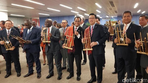 Saat Delegasi Negara IMO Asyik Bermain Angklung Bersama di London