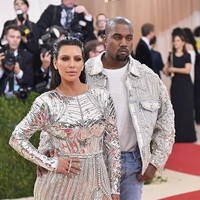 Kanye West sudah lama menyukai Kim Kardashian sebelum mereka bertemu. Ketika itu, Kanye melihat foto Kim bersama Paris Hilton dan menanyakan pada temannya apakah kenal dengan Kim. Foto: Getty Images