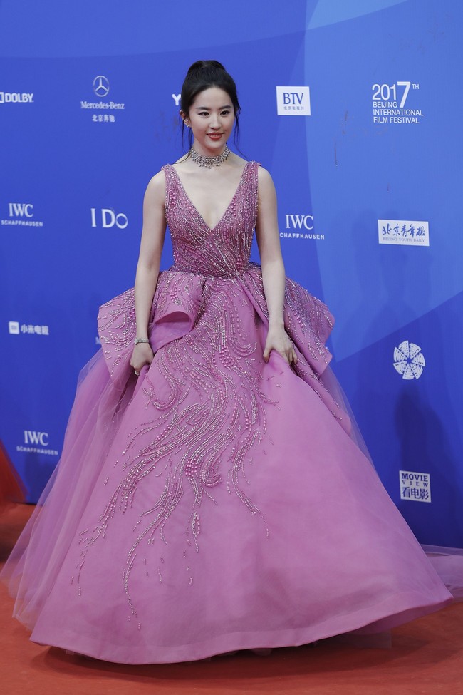 Sebelumnya pada Februari 2020, Liu Yifei sempat mengungkapkan perasaannya ketika berita tentang virus Corona di Wuhan semakin merebak. Sangat berat bagiku memikirkan hal itu (virus Corona), ucapnya seperti dikutip dari Hollywood Reporter. Foto: Dok. Getty Images