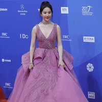 Sebelumnya pada Februari 2020, Liu Yifei sempat mengungkapkan perasaannya ketika berita tentang virus Corona di Wuhan semakin merebak. Sangat berat bagiku memikirkan hal itu (virus Corona), ucapnya seperti dikutip dari Hollywood Reporter. Foto: Dok. Getty Images