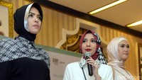 Zaskia Sungkar saat ditemui di sebuah acara di kawasan Menteng, Jakarta Pusat pada Kamis (30/11). Pool/Noel/detikFoto.