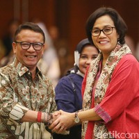 Menteri Keuangan Sri Mulyani bertengger di posisi ketiga dengan skor 7,9 persen. Februari lalu, mantan direktur pelaksana Bank Dunia ini dinobatkan sebagai Menteri Terbaik di Dunia. (Foto: Ari Saputra/detikfoto)