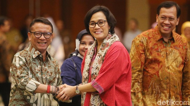 Menteri Keuangan Sri Mulyani bertengger di posisi ketiga dengan skor 7,9 persen. Februari lalu, mantan direktur pelaksana Bank Dunia ini dinobatkan sebagai Menteri Terbaik di Dunia. (Foto: Ari Saputra/detikfoto)