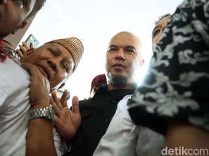 Polisi Geledah Rumah Ahmad Dhani