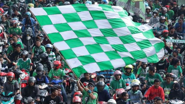 Pihak Bonek berencana melakukan somasi kepada Persija Jakarta terkait pengembalian tiket laga Macan Kemayoran vs Persebaya yang batal digelar. (