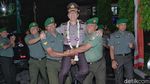 Foto: Keren, Ini Cara TNI Lepas Kapolrestabes Surabaya