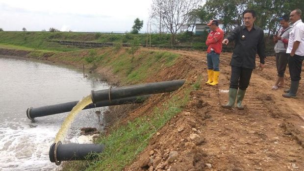 Enam Pompa Difungsikan Maksimal Banjir di Porong Mulai 