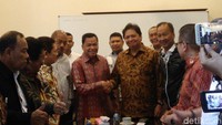 Di hari yang sama, Airlangga Hartarto juga bertemu dengan pengurus MKGR, salah satu ormas pendiri Partai Golkar. Airlangga menerima dukungan dari MKGR. (Foto: Tsarina Maharani/detikcom).