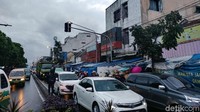 Ridwan Kamil memastikan akan menuntaskan permasalahan PKL Cicadas sebelum masa jabatannya berakhir pada 2018 mendatang.
