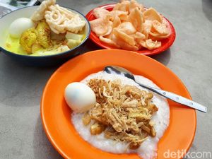 Mang H. Oyo: Gurih Kental Bubur Ayam Cakwe yang Terkenal Sejak 1970