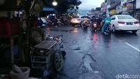 Selain melakukan penataan PKL Cicadas, Emil juga akan melakukan penataan PKL di sejumlah daerah lain.