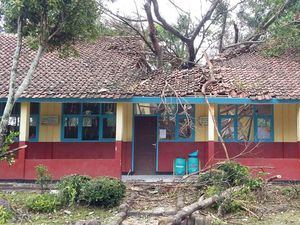 SD Merdeka Lembang Tak Luput dari Terjangan Angin Kencang